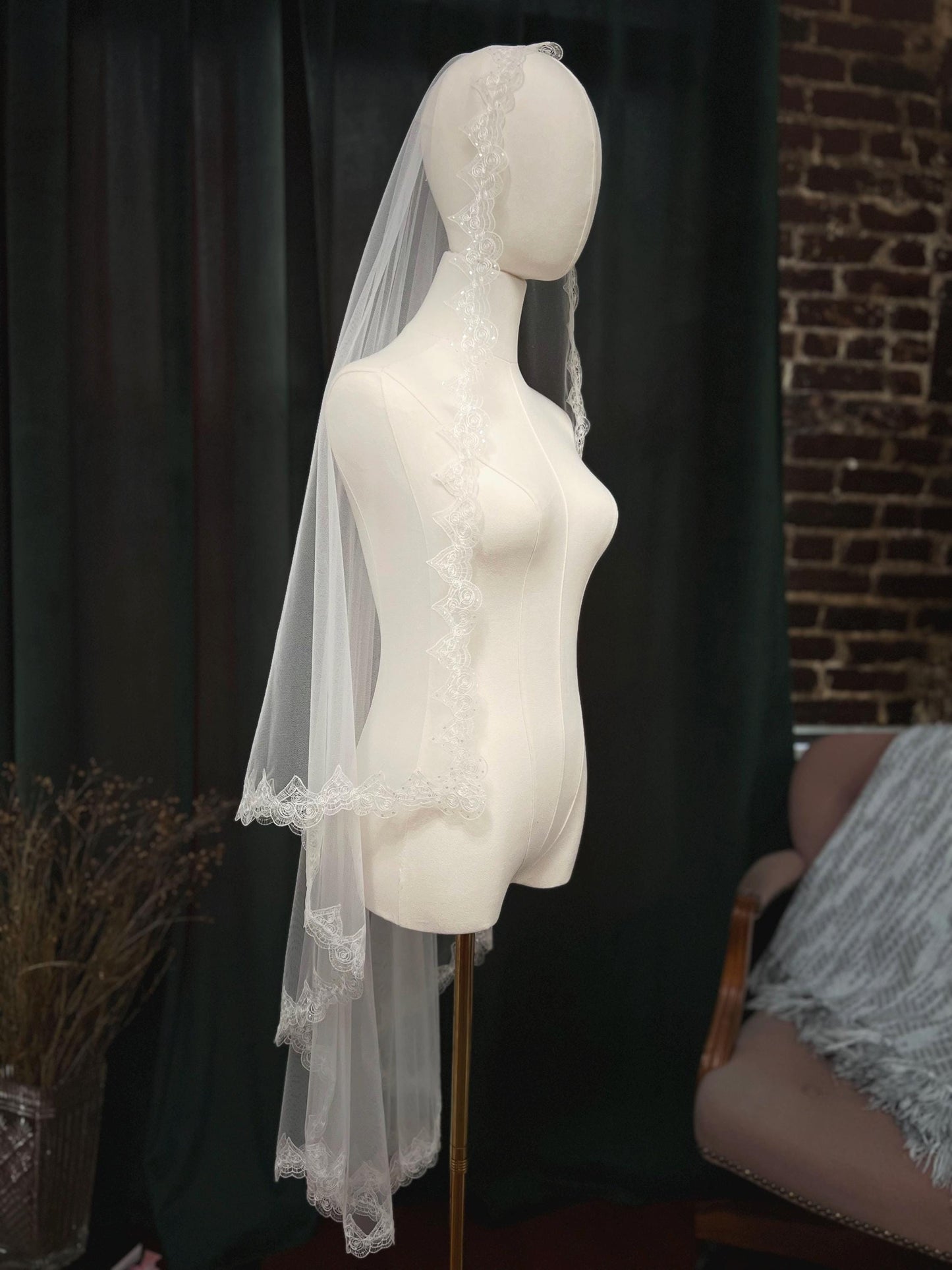 SWEET HEARTS | Angel Cut Heart Veil | Knee Length