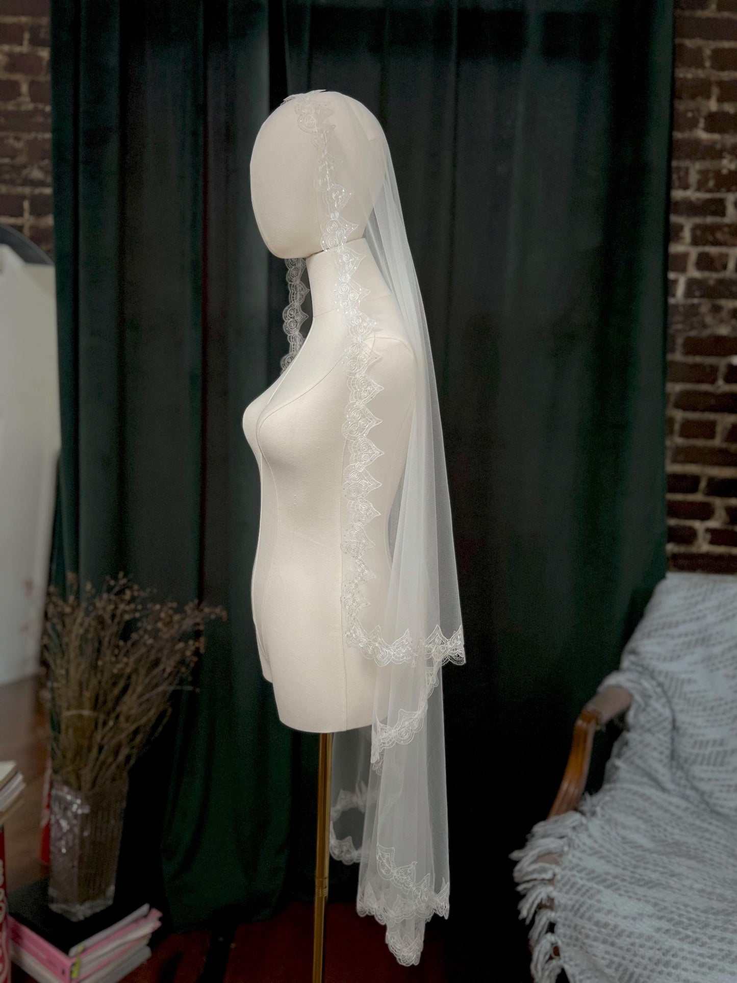 SWEET HEARTS | Angel Cut Heart Veil | Knee Length