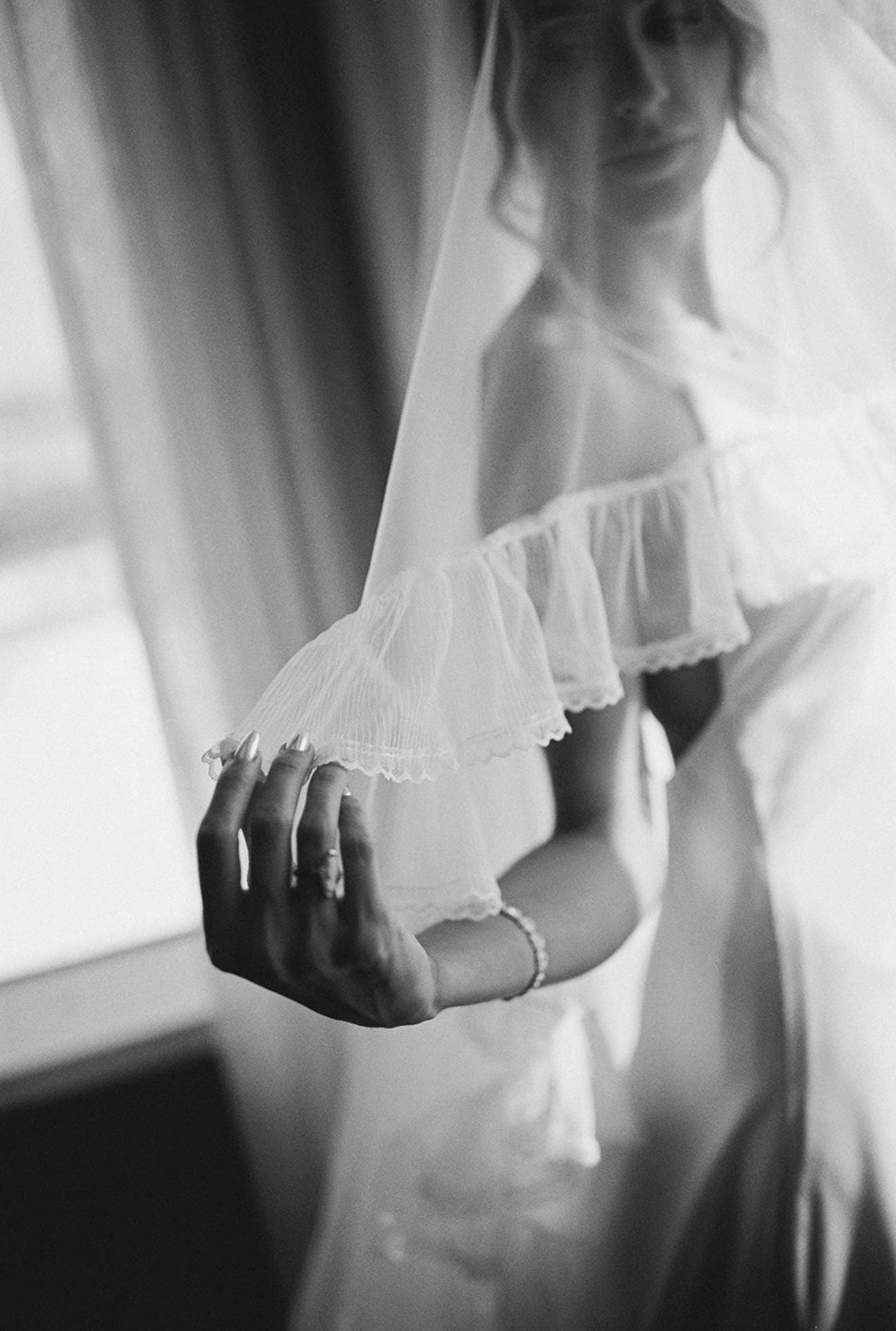 RUFFLE ME SOFTLY | Scallop Lace Edge Ruffle Veil