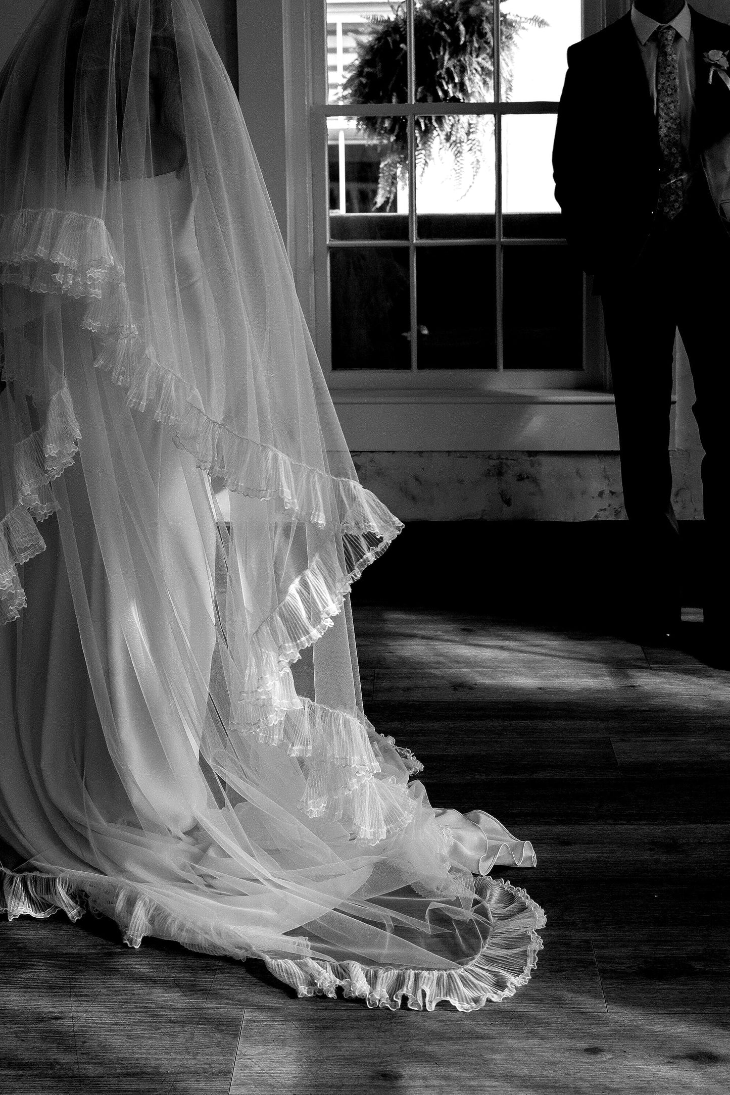 RUFFLE ME SOFTLY | Scallop Lace Edge Ruffle Veil