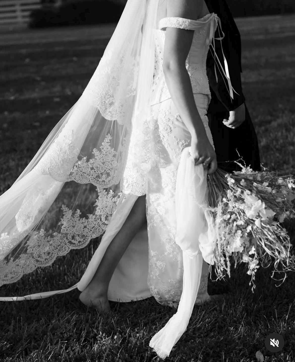 FOREVER YOURS | Scalloped Lace Mantilla Veil