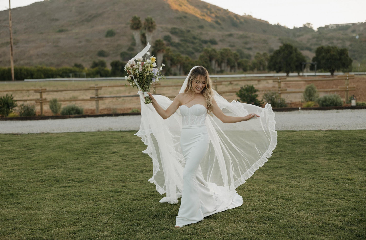 RUFFLE ME SOFTLY | Scallop Lace Edge Ruffle Veil