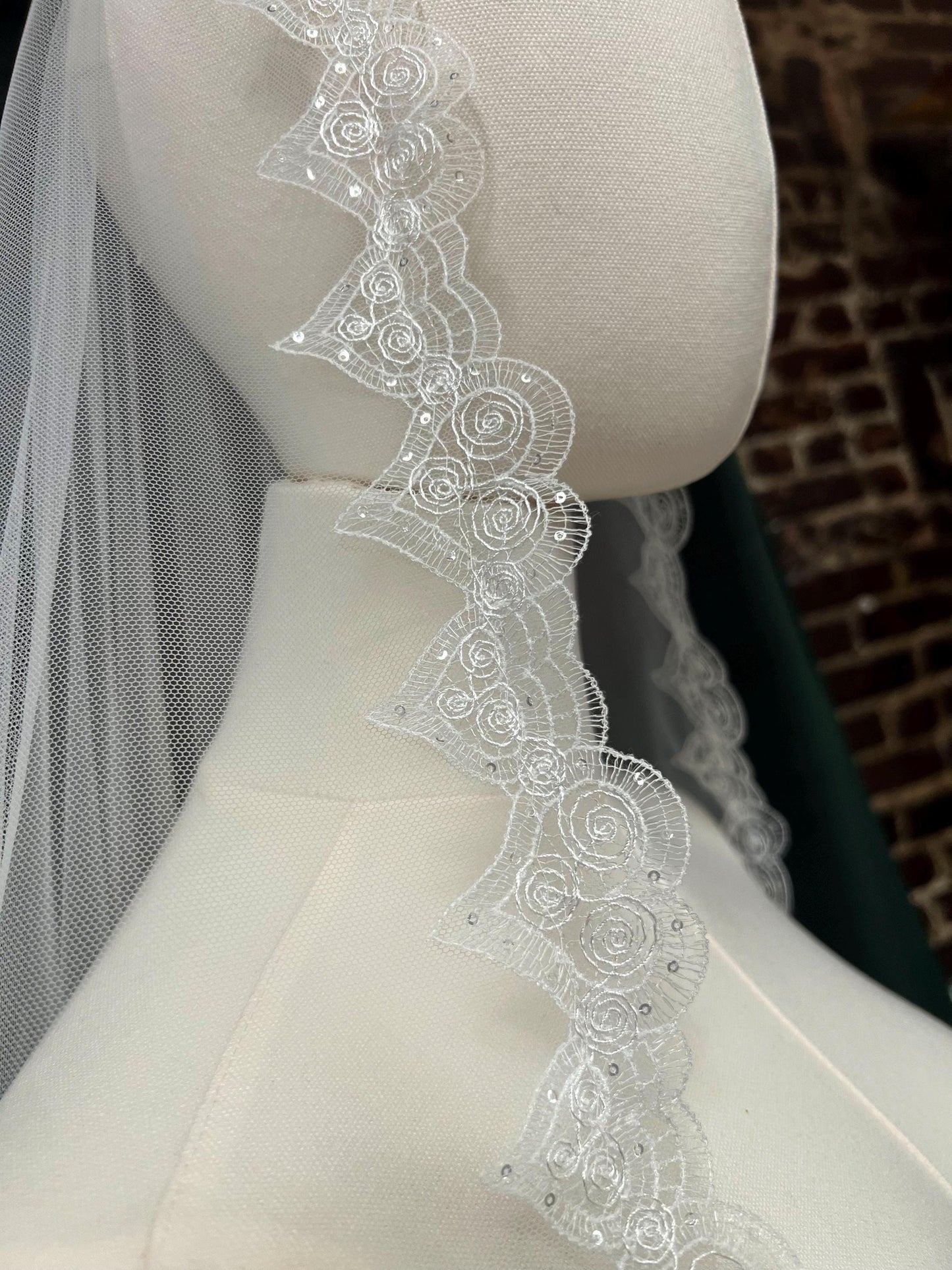 SWEET HEARTS | Angel Cut Heart Veil | Knee Length